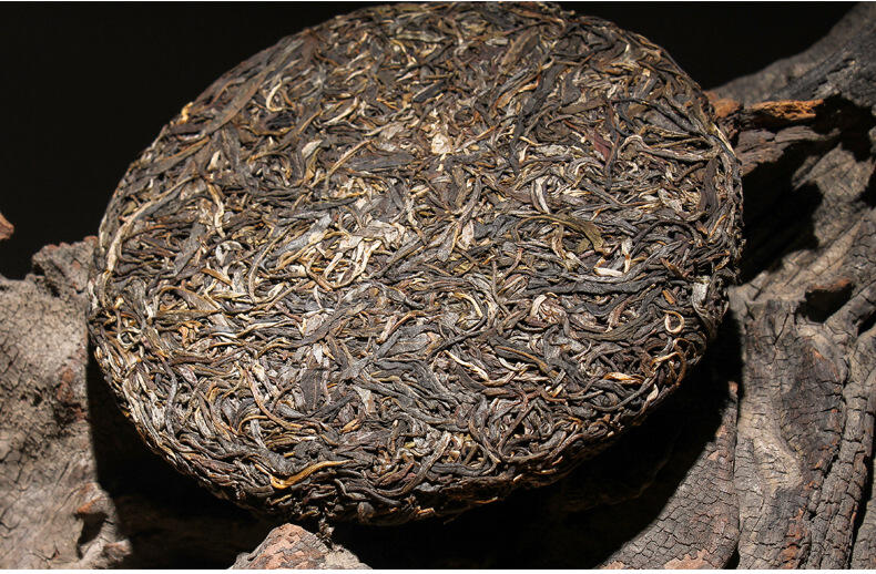 Organic Pu Erh Tea Cake - Fragrant Orchid & Shantou Spring Blend - Image 6