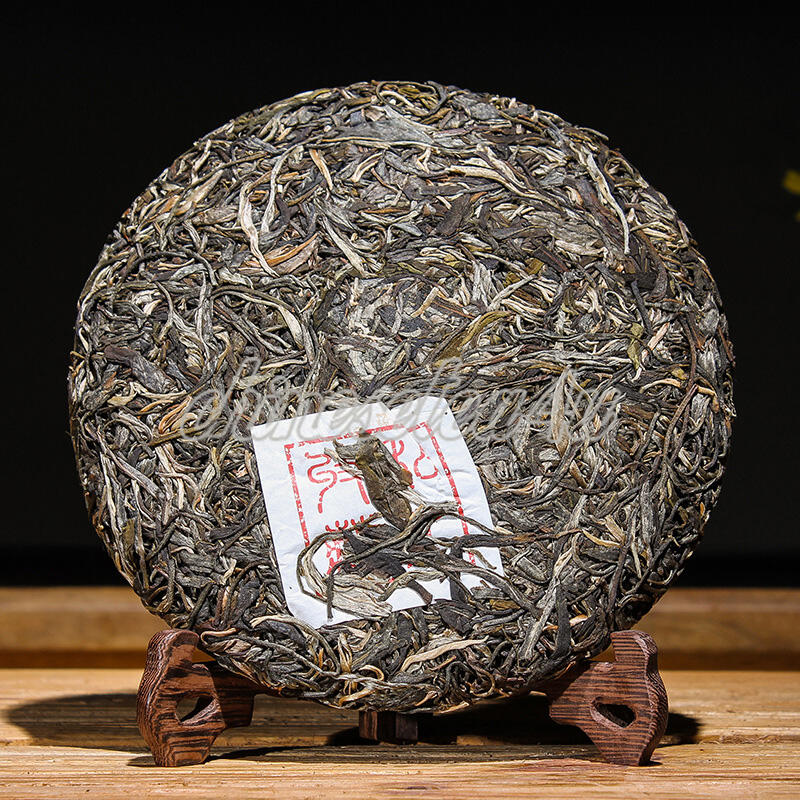 Pu-erh Tea Cake - Yunnan Brown Mountain Old Arbor Tea - Image 3